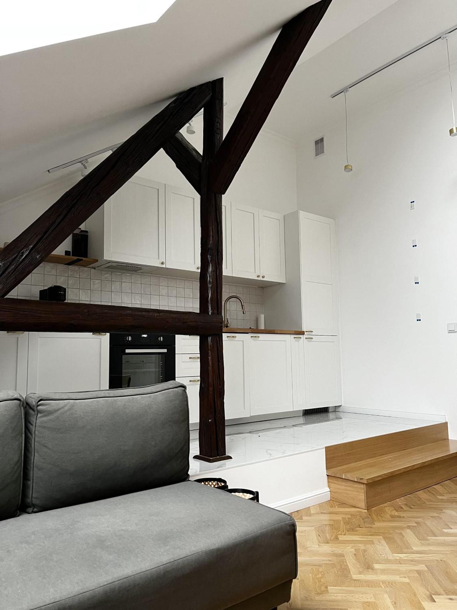 High Standard In Jewish District, Shared With Host